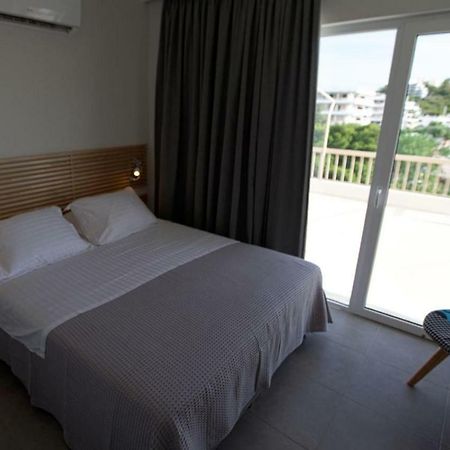 Seaside Renovated Top Floor Apartment Saronida Exterior photo