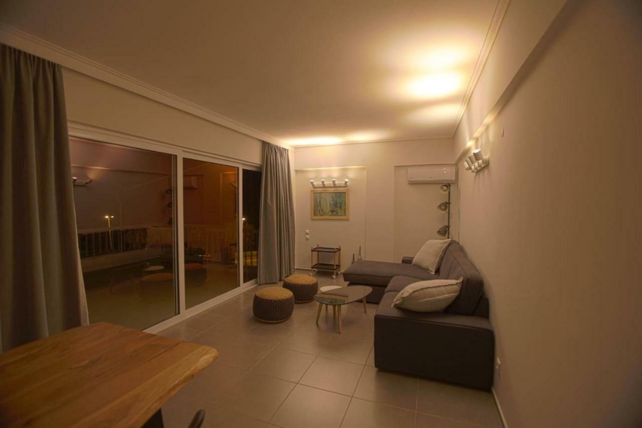 Seaside Renovated Top Floor Apartment Saronida Exterior photo