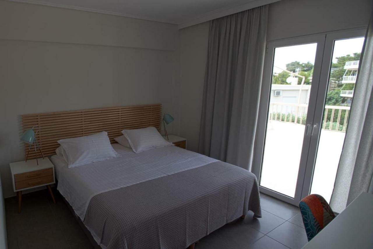 Seaside Renovated Top Floor Apartment Saronida Exterior photo